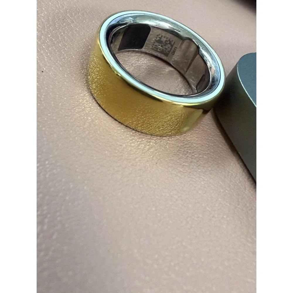 Oura Ring 4 Gold Size 6 Smart Ring w Charger Worn Once